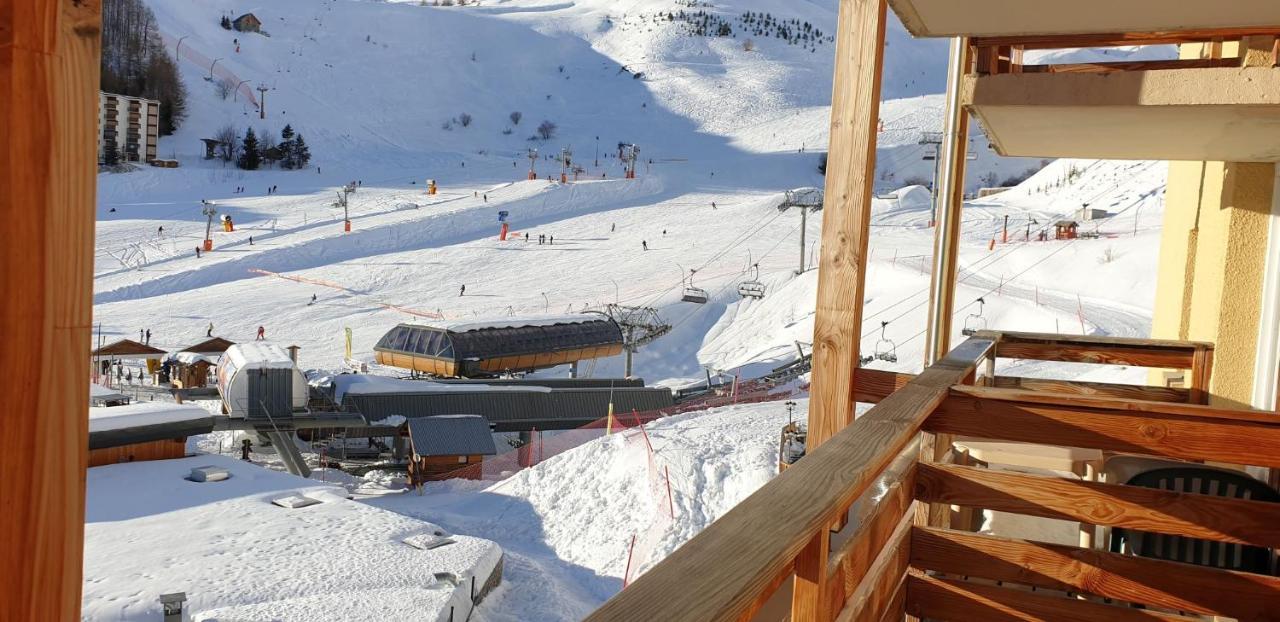 Au Pied Des Pistes